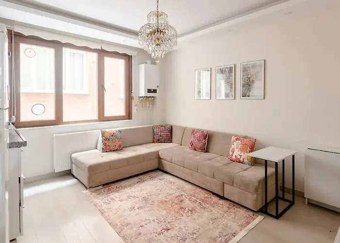 Istanbul\'Un Merkezinde Cevahir Avm Karsisi 1+1 Yeni Ev