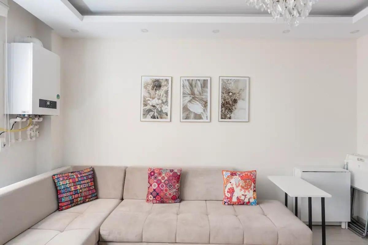 Istanbul'un Merkezinde Cevahir Avm Karsisi 1+1 Yeni Ev Apartment
