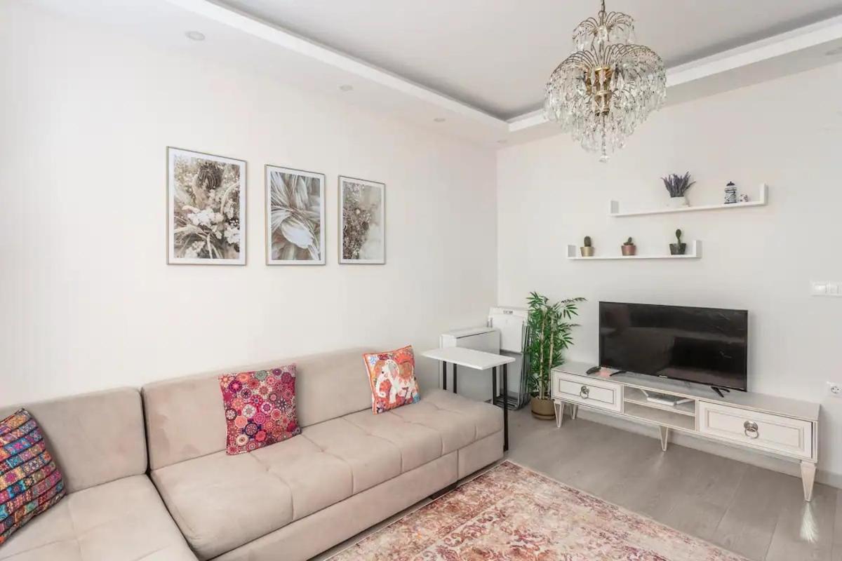 Istanbul'un Merkezinde Cevahir Avm Karsisi 1+1 Yeni Ev Apartment *